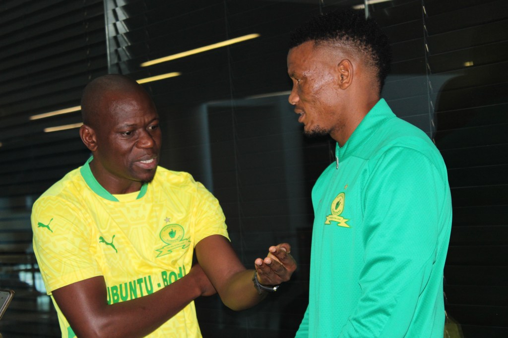 Hlompho Kekana urges Mamelodi Sundowns to make South Africa&nbsp;proud